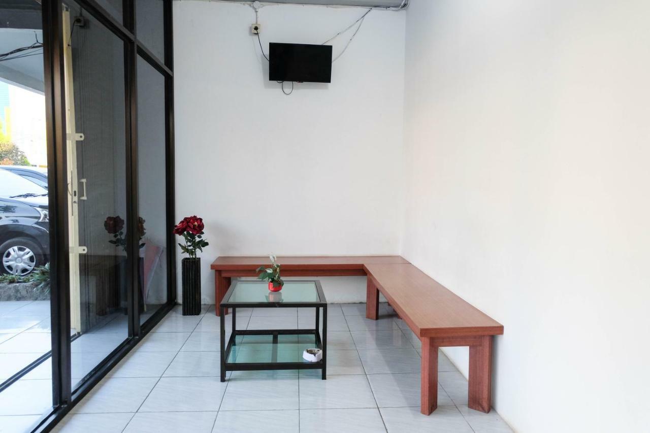 红多兹酒店-近艾哈迈德亚尼机场3号 三宝垄 外观 照片