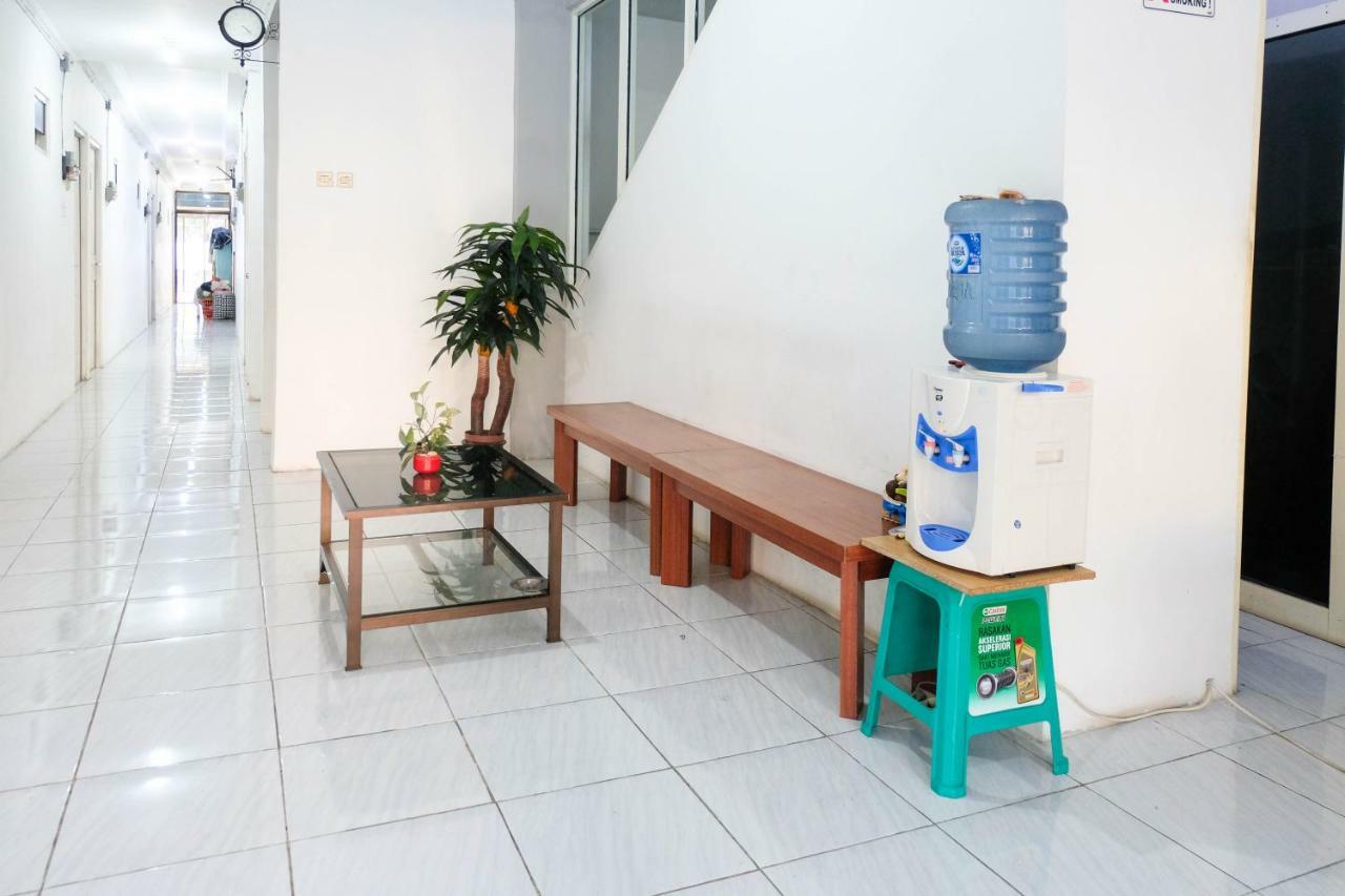 红多兹酒店-近艾哈迈德亚尼机场3号 三宝垄 外观 照片